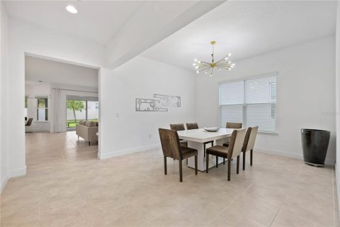 House in Winter Garden, Florida 5 bedrooms, 338.16 sq.m. № 2128863 - photo 10