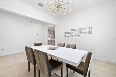 House in Winter Garden, Florida 5 bedrooms, 338.16 sq.m. № 2128863 - photo 12
