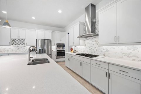 House in Winter Garden, Florida 5 bedrooms, 338.16 sq.m. № 2128863 - photo 20