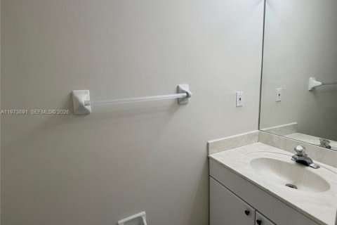 Townhouse in Miami, Florida 2 bedrooms, 111.48 sq.m. № 2033518 - photo 5