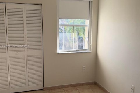 Townhouse in Miami, Florida 2 bedrooms, 111.48 sq.m. № 2033518 - photo 16