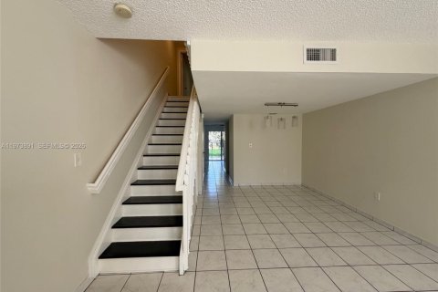 Townhouse in Miami, Florida 2 bedrooms, 111.48 sq.m. № 2033518 - photo 4