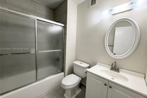 Townhouse in Miami, Florida 2 bedrooms, 111.48 sq.m. № 2033518 - photo 13