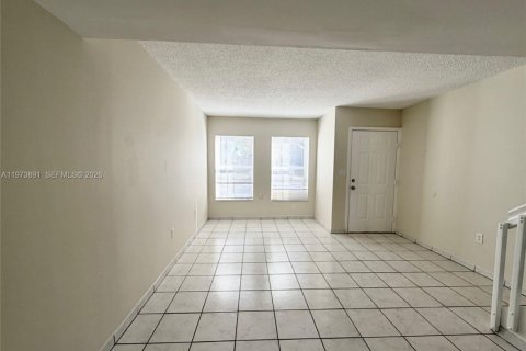 Townhouse in Miami, Florida 2 bedrooms, 111.48 sq.m. № 2033518 - photo 3
