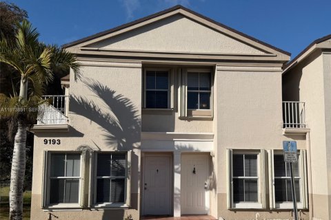 Townhouse in Miami, Florida 2 bedrooms, 111.48 sq.m. № 2033518