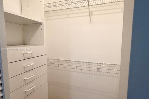 Townhouse in Miami, Florida 2 bedrooms, 111.48 sq.m. № 2033518 - photo 14