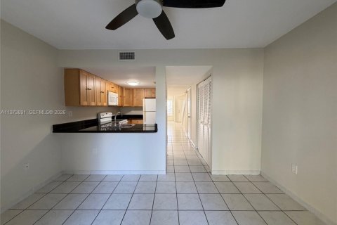 Townhouse in Miami, Florida 2 bedrooms, 111.48 sq.m. № 2033518 - photo 8