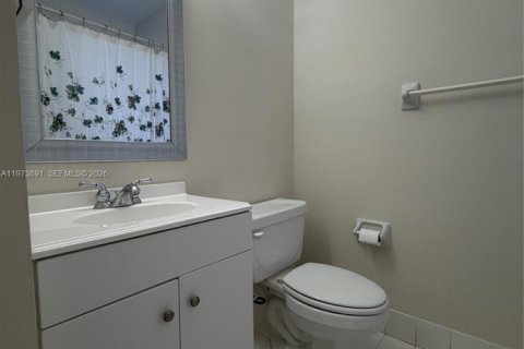 Townhouse in Miami, Florida 2 bedrooms, 111.48 sq.m. № 2033518 - photo 17