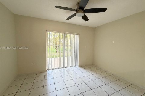 Townhouse in Miami, Florida 2 bedrooms, 111.48 sq.m. № 2033518 - photo 10