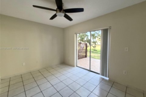 Townhouse in Miami, Florida 2 bedrooms, 111.48 sq.m. № 2033518 - photo 9