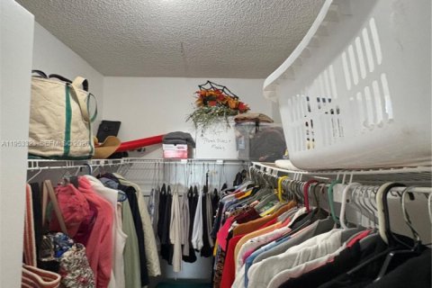 Condominio en alquiler en North Miami, Florida, 1 dormitorio, 72.65 m2 № 2054626 - foto 5