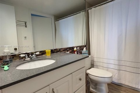 Condominio en alquiler en North Miami, Florida, 1 dormitorio, 72.65 m2 № 2054626 - foto 4