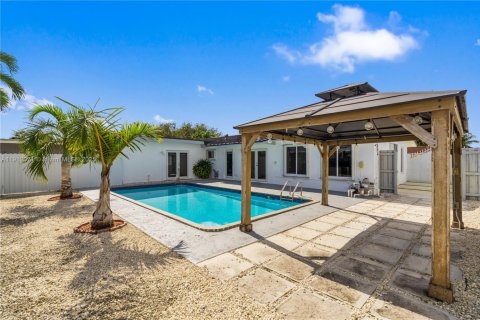 Casa en venta en Miami, Florida, 4 dormitorios, 153.57 m2 № 1969436 - foto 21