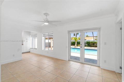 Casa en venta en Miami, Florida, 4 dormitorios, 153.57 m2 № 1969436 - foto 11
