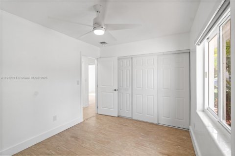 Casa en venta en Miami, Florida, 4 dormitorios, 153.57 m2 № 1969436 - foto 14