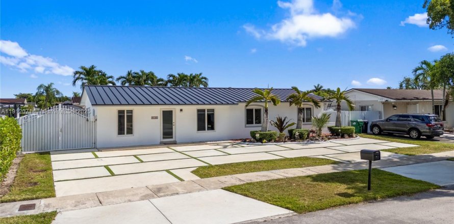 Casa en Miami, Florida 4 dormitorios, 153.57 m2 № 1969436