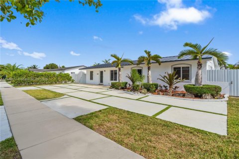 Casa en venta en Miami, Florida, 4 dormitorios, 153.57 m2 № 1969436 - foto 3