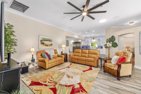 House in The Villages, Florida 3 bedrooms, 193.42 sq.m. № 1817869 - photo 14