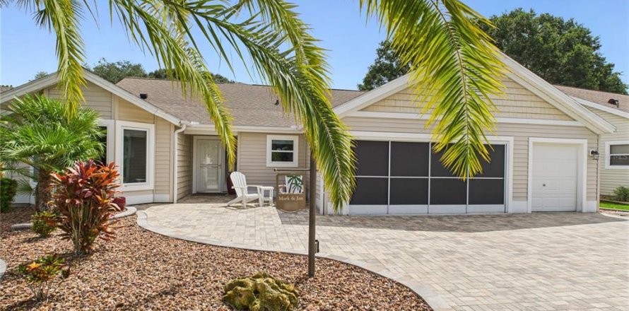 House in The Villages, Florida 3 bedrooms, 193.42 sq.m. № 1817869