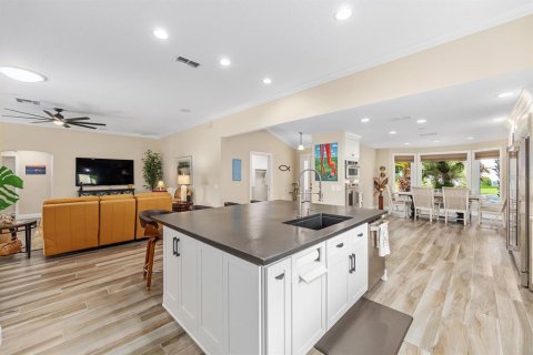 House in The Villages, Florida 3 bedrooms, 193.42 sq.m. № 1817869 - photo 8