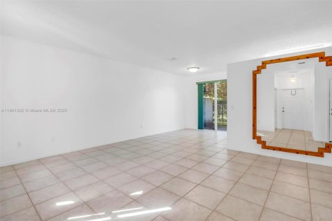 Touwnhouse à vendre à Pembroke Pines, Floride: 3 chambres, 140.75 m2 № 1954056 - photo 3