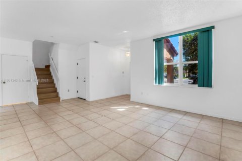 Touwnhouse à vendre à Pembroke Pines, Floride: 3 chambres, 140.75 m2 № 1954056 - photo 5