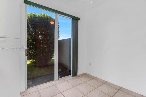 Touwnhouse à vendre à Pembroke Pines, Floride: 3 chambres, 140.75 m2 № 1954056 - photo 15