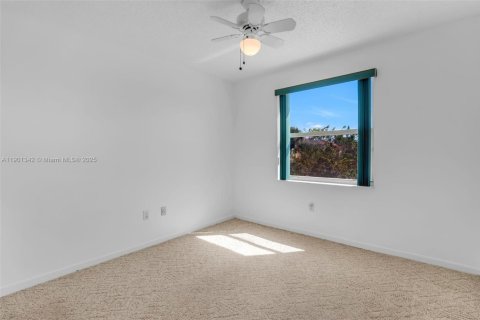 Touwnhouse à vendre à Pembroke Pines, Floride: 3 chambres, 140.75 m2 № 1954056 - photo 16