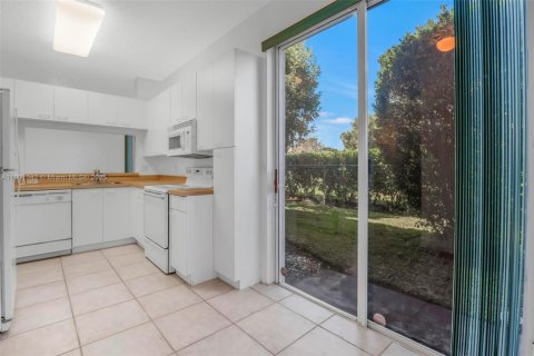 Touwnhouse à vendre à Pembroke Pines, Floride: 3 chambres, 140.75 m2 № 1954056 - photo 9