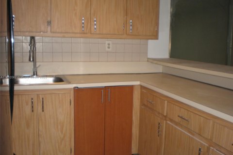 Купить кондоминиум в Холливуд, Флорида 2 спальни, 79.71м2, № 1928489 - фото 9