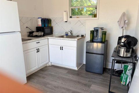 House in Tampa, Florida 4 bedrooms, 129.13 sq.m. № 2142605 - photo 18