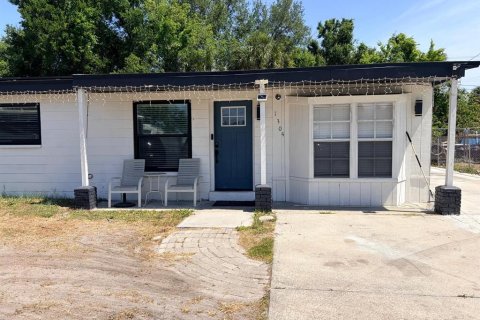 House in Tampa, Florida 4 bedrooms, 129.13 sq.m. № 2142605