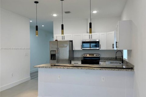 Villa ou maison à louer à Homestead, Floride: 4 chambres, 145.58 m2 № 1946502 - photo 2