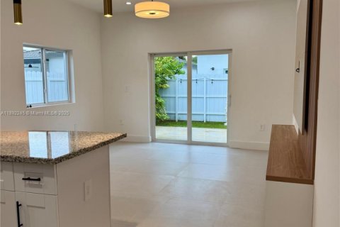 Villa ou maison à louer à Homestead, Floride: 4 chambres, 145.58 m2 № 1946502 - photo 3