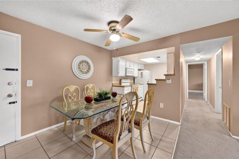 Condo in Altamonte Springs, Florida, 2 bedrooms № 2400304 - photo 12
