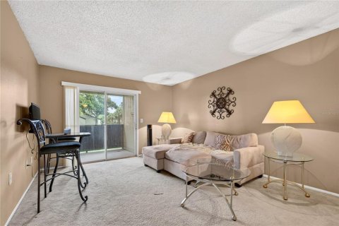 Condo in Altamonte Springs, Florida, 2 bedrooms № 2400304 - photo 7