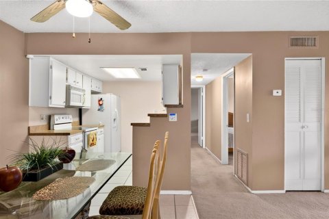 Condo in Altamonte Springs, Florida, 2 bedrooms № 2400304 - photo 13