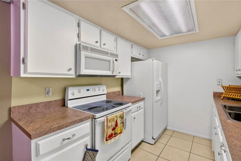 Condo in Altamonte Springs, Florida, 2 bedrooms № 2400304 - photo 15