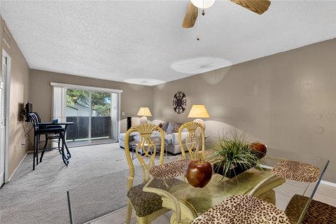 Condo in Altamonte Springs, Florida, 2 bedrooms № 2400304 - photo 8