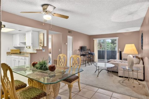 Condo in Altamonte Springs, Florida, 2 bedrooms № 2400304 - photo 4