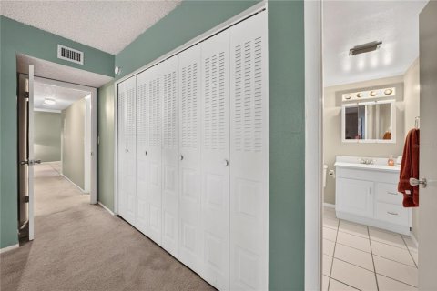Condo in Altamonte Springs, Florida, 2 bedrooms № 2400304 - photo 28