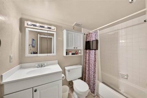Condo in Altamonte Springs, Florida, 2 bedrooms № 2400304 - photo 22