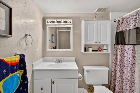 Condo in Altamonte Springs, Florida, 2 bedrooms № 2400304 - photo 23