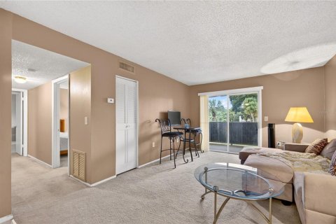Condo in Altamonte Springs, Florida, 2 bedrooms № 2400304 - photo 5
