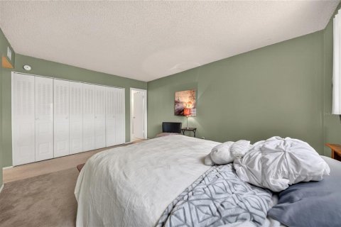 Condo in Altamonte Springs, Florida, 2 bedrooms № 2400304 - photo 24
