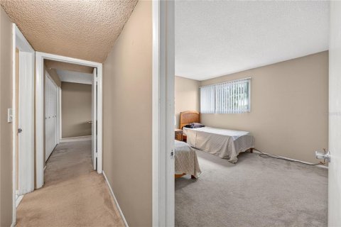Condo in Altamonte Springs, Florida, 2 bedrooms № 2400304 - photo 17