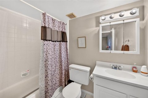 Condo in Altamonte Springs, Florida, 2 bedrooms № 2400304 - photo 21