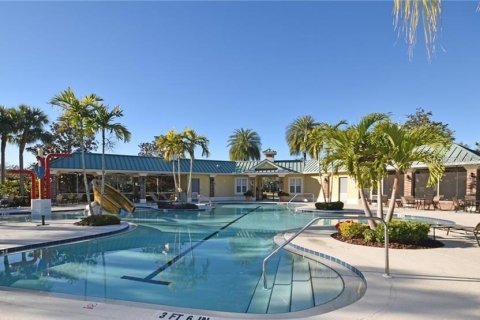 House in University Park, Florida 2 bedrooms, 150.59 sq.m. № 995123 - photo 28