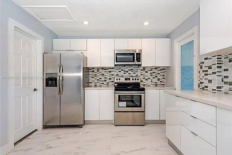 Casa en alquiler en Fort Lauderdale, Florida, 4 dormitorios, 135.54 m2 № 2064321 - foto 4