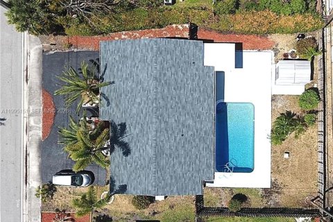 Casa en alquiler en Fort Lauderdale, Florida, 4 dormitorios, 135.54 m2 № 2064321 - foto 11